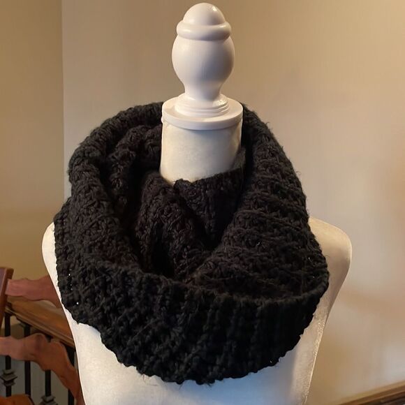 Gap Black Open Knit Short Infinity Scarf - Picture 1 of 5